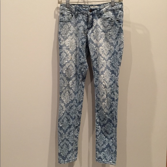 Forever21 Skinny Jeans with White “Floral” Design - Picture 3 of 8